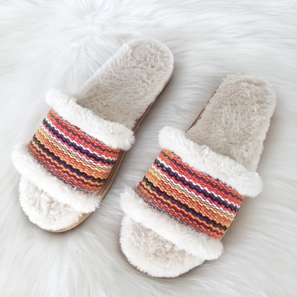 Minnetonka Shoes - MINNETONKA Petunia Comfy Faux Fur Slide Slipper 7